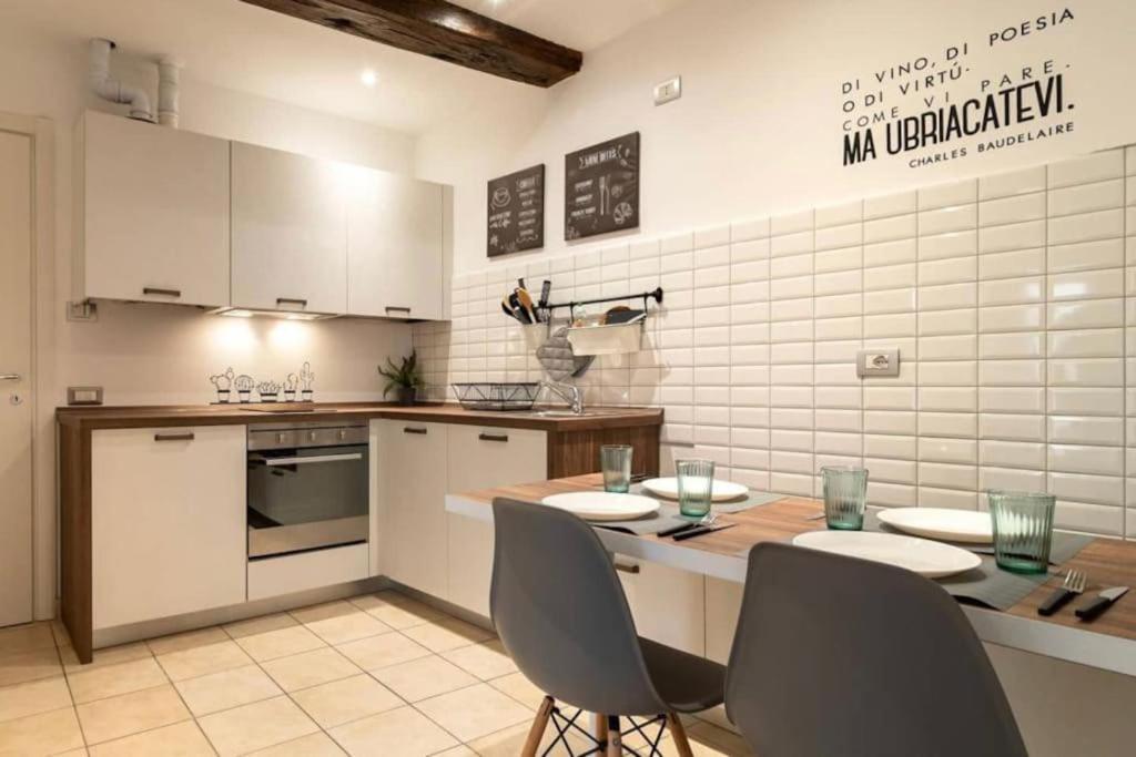 Appartamento Mia. Centro Storico Luino Exterior photo